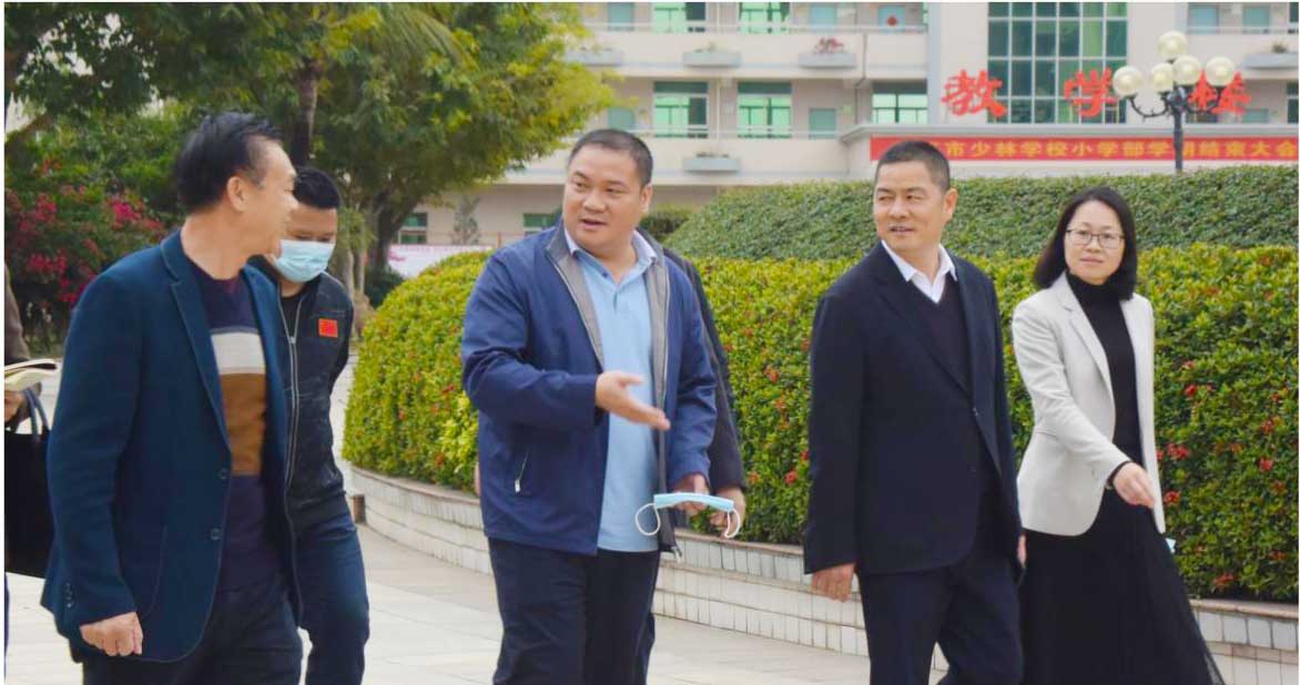 17霞山区人民政府区长吴王铭、副区长候素娟来校指导工作（压缩